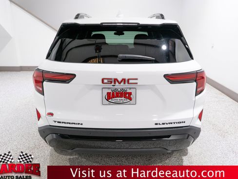 Used 2026 GMC Terrain Elevation w/ Elevation Premium Package FWD image 4