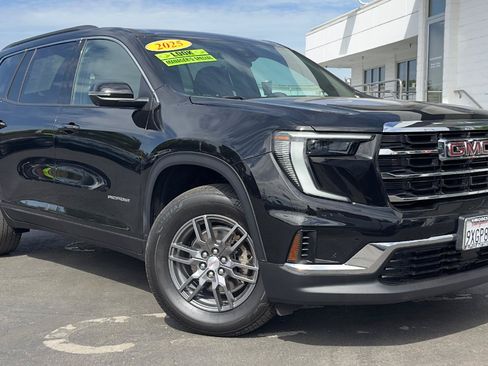 Used 2025 GMC Acadia Elevation FWD image 1