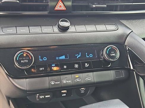 Certified 2025 Hyundai Elantra SEL image 15