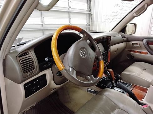 Used 2001 Lexus LX 470 4WD image 10