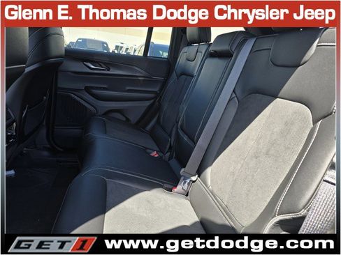 New 2025 Jeep Grand Cherokee Laredo image 12