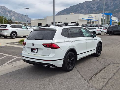 Used 2021 Volkswagen Tiguan SE R-Line AWD/4WD image 3