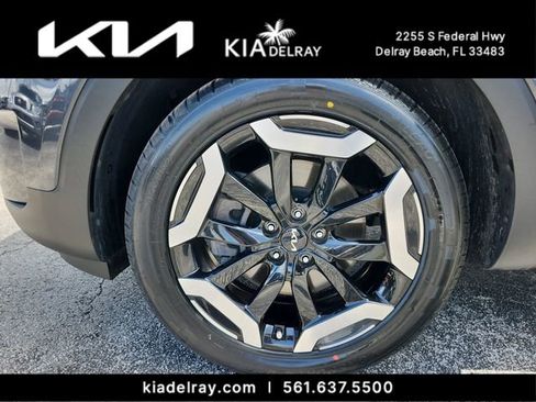 Used 2024 Kia Telluride EX w/ EX Captain's Chair Package FWD image 34