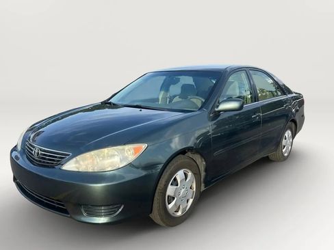 Used 2005 Toyota Camry LE FWD image 1