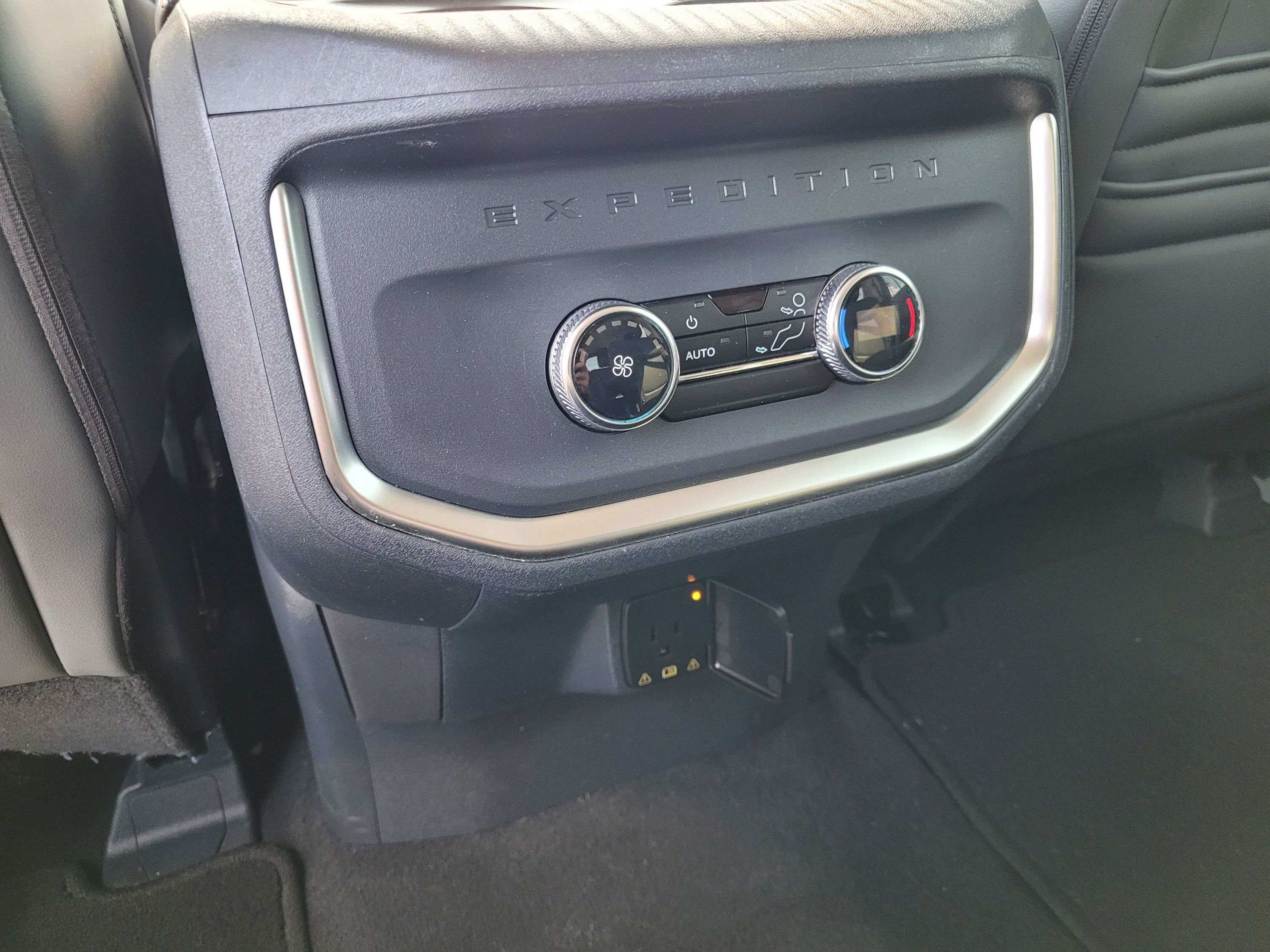 Certified 2025 Ford Expedition Active AWD/4WD image 31