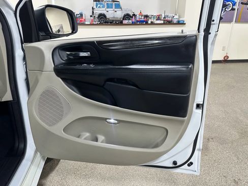 Used 2019 Dodge Grand Caravan SE image 18