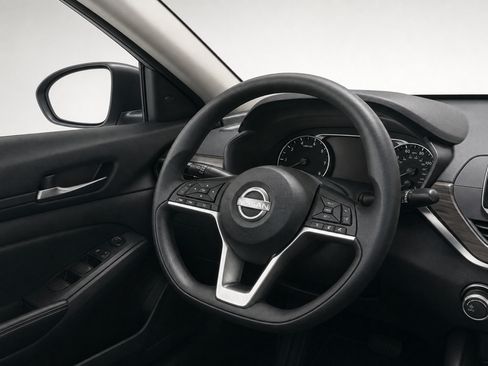 Used 2025 Nissan Altima 2.5 SV FWD image 15