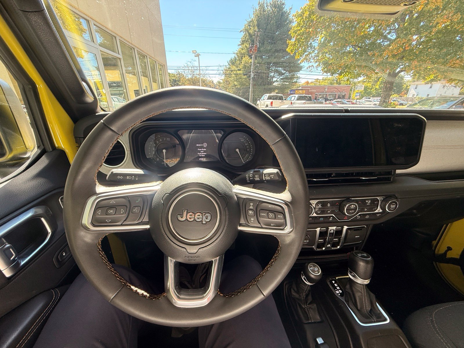 Used 2024 Jeep Wrangler Unlimited Sahara w/ Technology Group AWD/4WD image 11