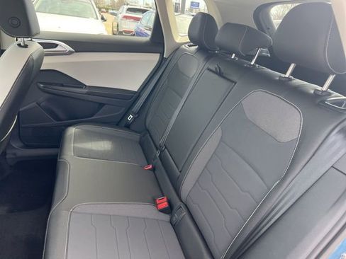 New 2026 Volkswagen Taos SE AWD/4WD image 8