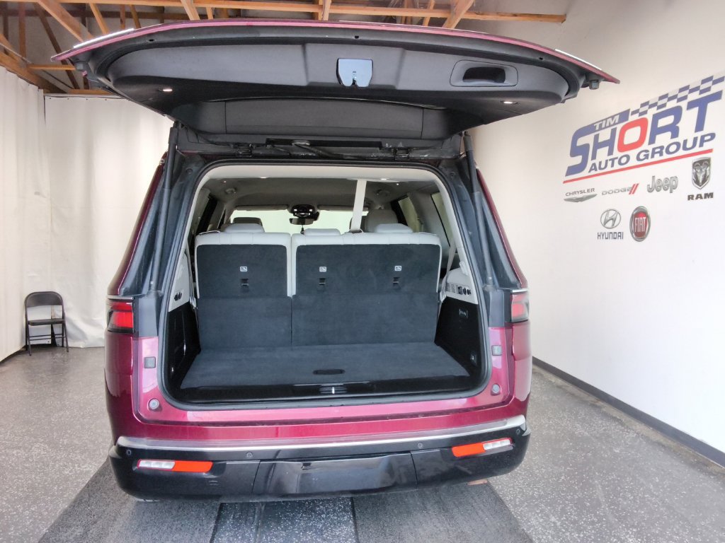 Used 2022 Jeep Wagoneer Series III w/ Flexible Seating Group AWD/4WD image 14