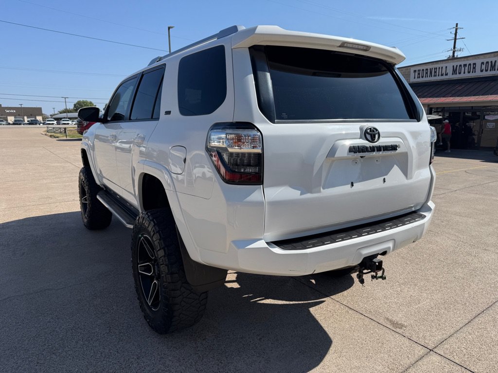Used 2017 Toyota 4Runner SR5 AWD/4WD image 5