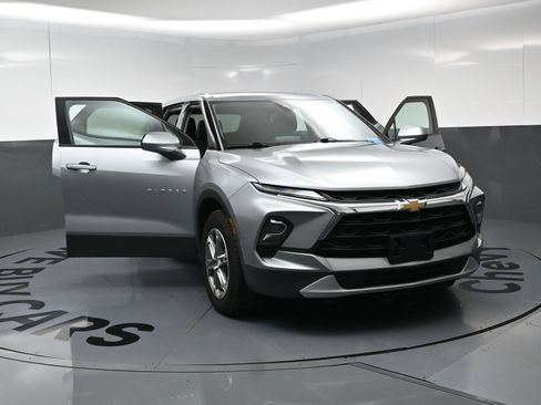 Used 2023 Chevrolet Blazer LT FWD image 27