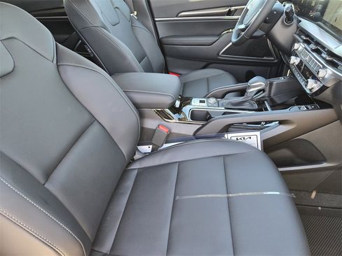 New 2025 Kia Telluride S image 10