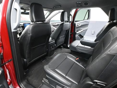 Used 2023 Ford Explorer XLT w/ Equipment Group 202A AWD/4WD image 35