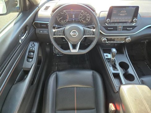 Used 2020 Nissan Altima 2.5 SR FWD image 13