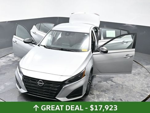 Used 2024 Nissan Altima 2.5 SV FWD image 62