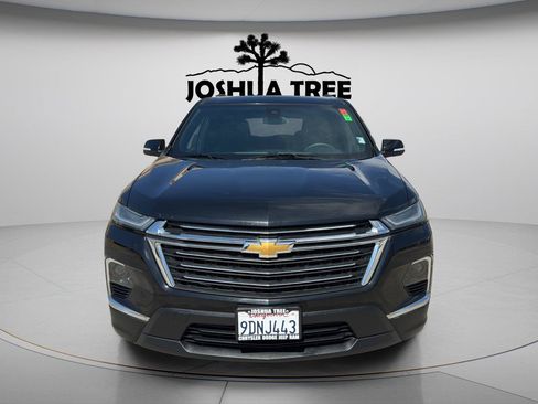 Used 2023 Chevrolet Traverse LT FWD image 2