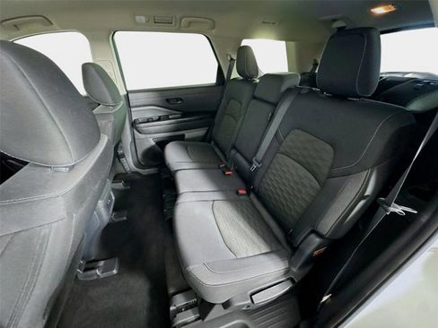 Certified 2024 Nissan Pathfinder SV FWD image 22