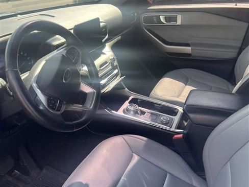 Used 2021 Ford Explorer XLT w/ Equipment Group 202A AWD/4WD image 3