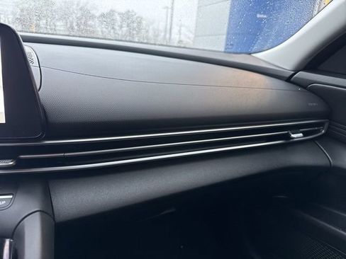 Certified 2023 Hyundai Elantra SEL w/ Convenience Package image 40