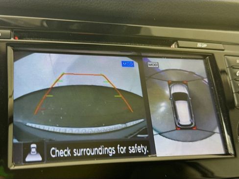 Used 2017 Nissan Rogue SL w/ SL Premium Package image 16