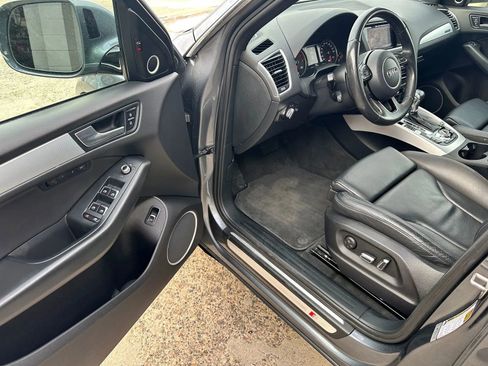 Used 2017 Audi Q5 2.0T Premium Plus w/ Technology Package AWD/4WD image 9