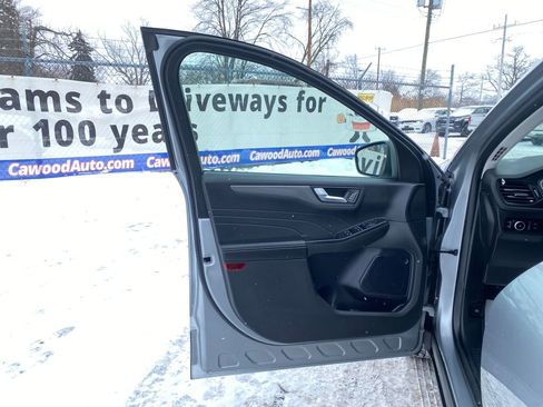 Used 2024 Ford Escape SE image 13