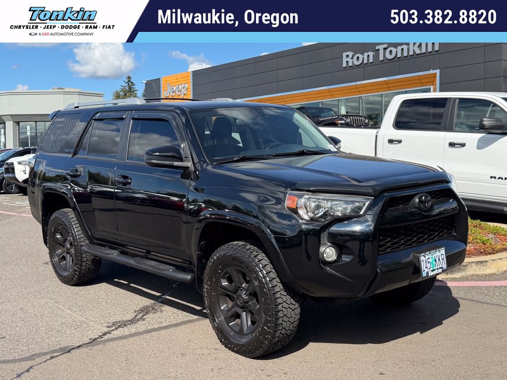 Used 2018 Toyota 4Runner SR5 AWD/4WD image 1