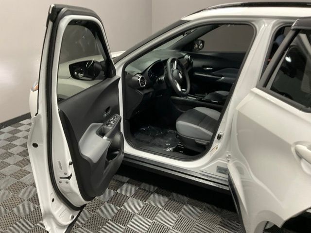 Used 2023 Nissan Kicks SR w/ SR Premium Package FWD image 14