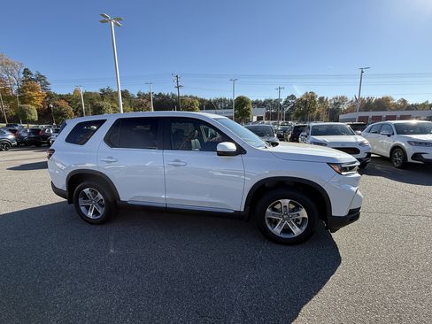 New 2025 Honda Pilot EX-L image 2