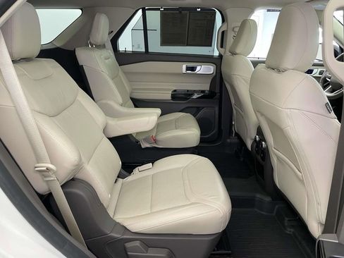 Used 2021 Ford Explorer Platinum w/ Equipment Group 601A AWD/4WD image 23