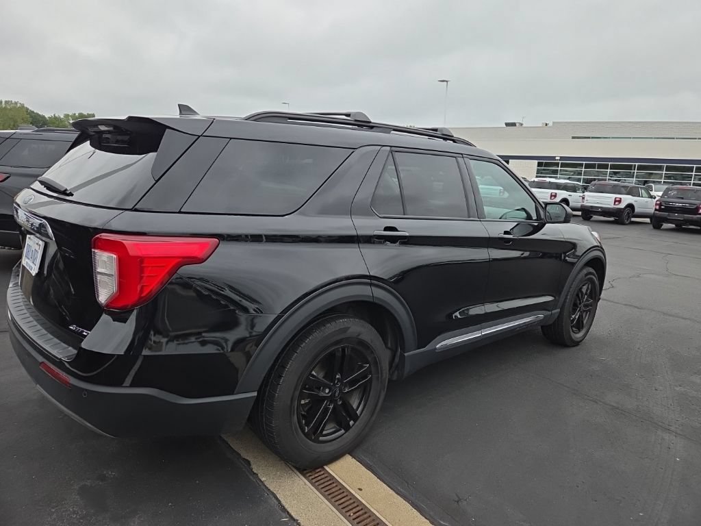 Certified 2023 Ford Explorer XLT w/ Equipment Group 202A AWD/4WD image 7