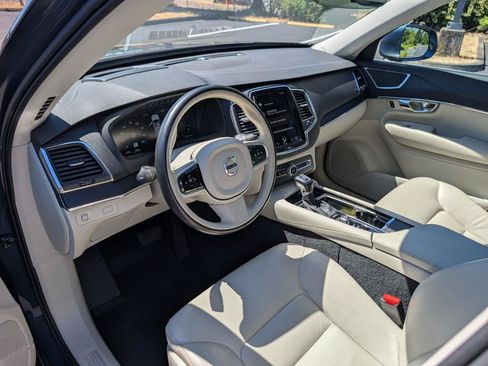 Used 2020 Volvo XC90 T6 Momentum w/ Protection Package Premier AWD/4WD image 9