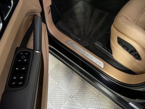 Certified 2022 Porsche Cayenne Platinum Edition w/ Premium Package Plus image 8