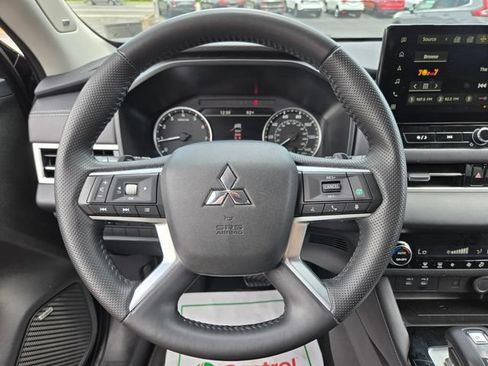 Used 2025 Mitsubishi Outlander SE AWD/4WD image 36