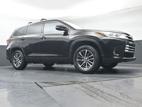 Certified 2019 Toyota Highlander XLE image 37