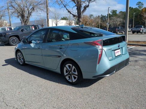 Used 2017 Toyota Prius Four Touring image 7