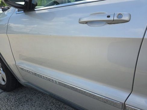 Used 2011 Jeep Grand Cherokee Laredo RWD image 8