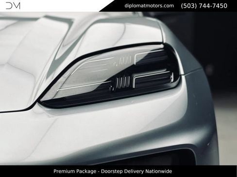 Used 2025 Porsche Macan 4 Electric w/ Premium Package AWD/4WD image 13