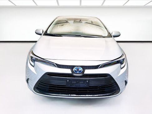 Used 2024 Toyota Corolla LE w/ LE Convenience Package FWD image 2