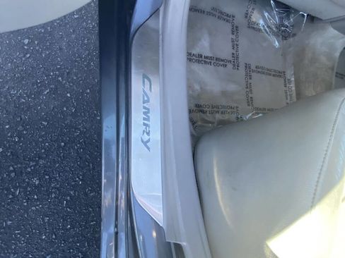 Used 2011 Toyota Camry XLE image 27