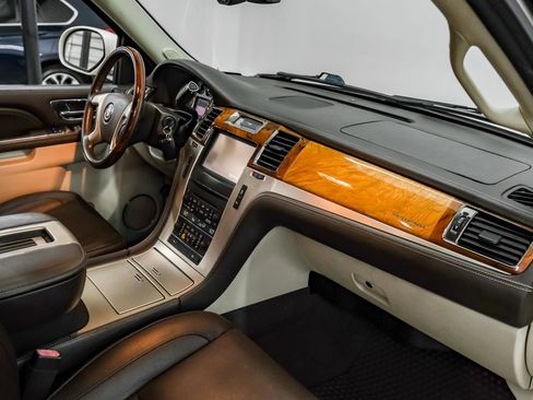 Used 2014 Cadillac Escalade ESV Platinum RWD image 14