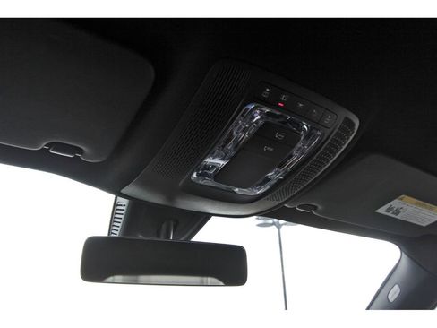 Used 2023 Mercedes-Benz GLB 250 4MATIC image 11