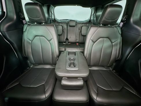 Used 2026 Chrysler Pacifica Select FWD image 13