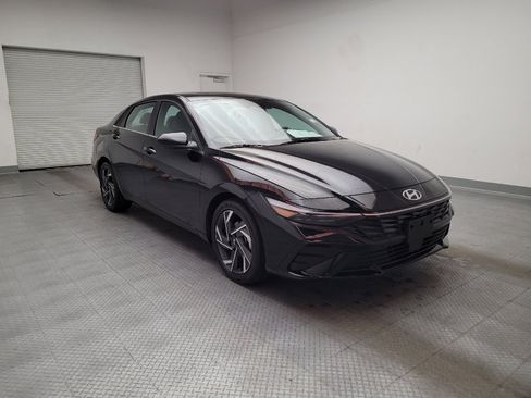 Used 2025 Hyundai Elantra SEL image 13