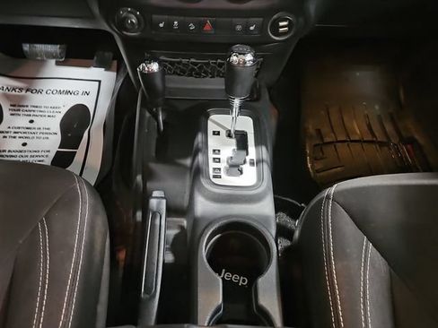 Used 2015 Jeep Wrangler Unlimited Sahara w/ Connectivity Group AWD/4WD image 15