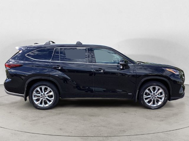 Used 2024 Toyota Highlander Limited AWD/4WD image 4