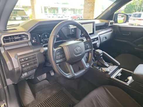 Used 2025 Toyota Tacoma SR5 AWD/4WD image 10