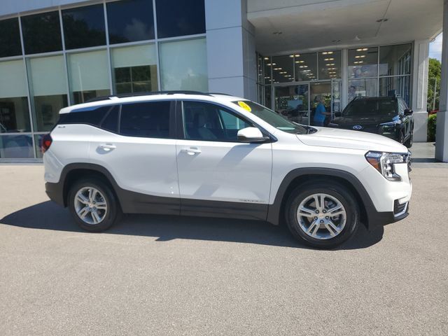 Used 2023 GMC Terrain SLE w/ Driver Convenience Package FWD image 6