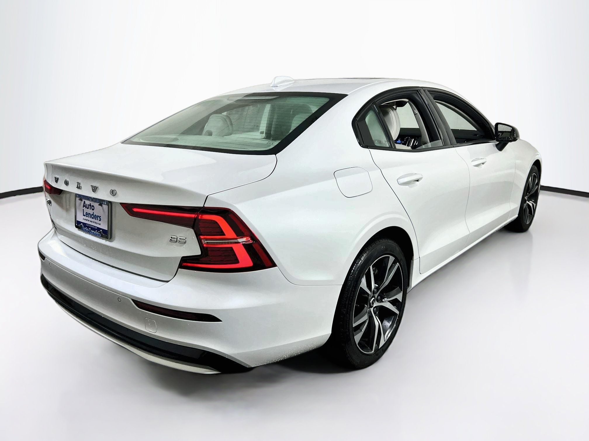 Used 2023 Volvo S60 B5 Core FWD image 5